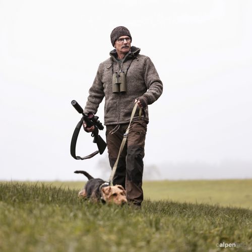 Wolljacke Max Naturbraun auf dem Feld